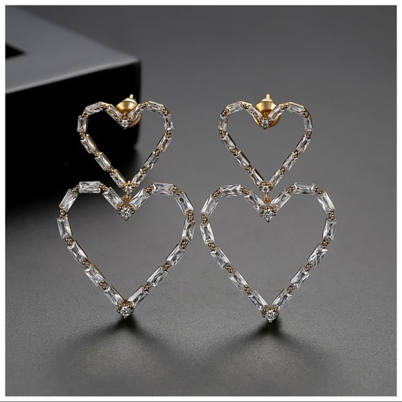 🎁 Austrian Crystal Heart Earrings - Picture 4 of 5